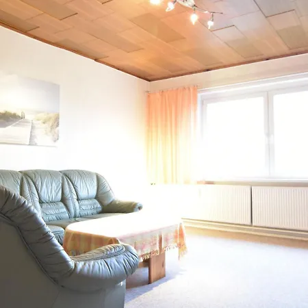 Spacious In With Garden Apartment *