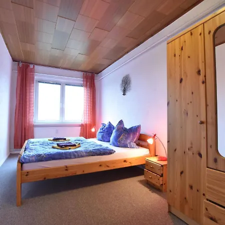 Spacious In With Garden Apartment *