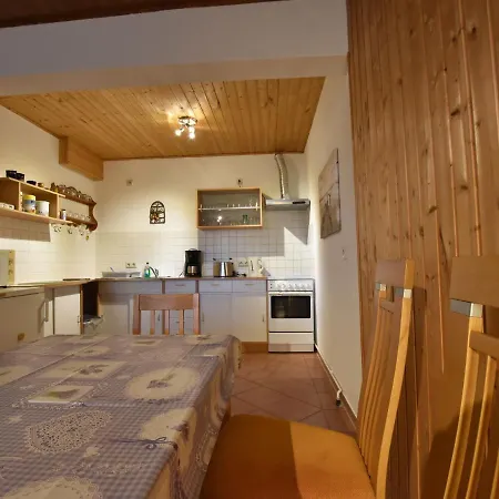 Spacious In With Garden Apartment