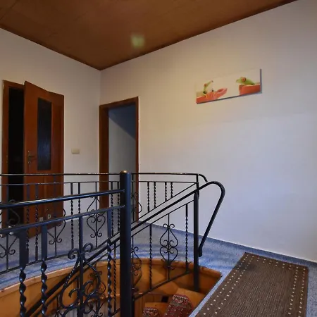 Apartment Spacious In With Garden *
