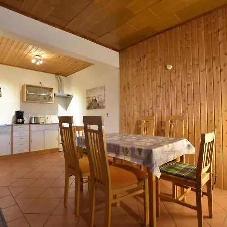 Spacious In With Garden *